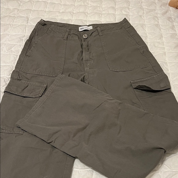 Zara Women's Gray Cargo Pants - Picture 1 of 3